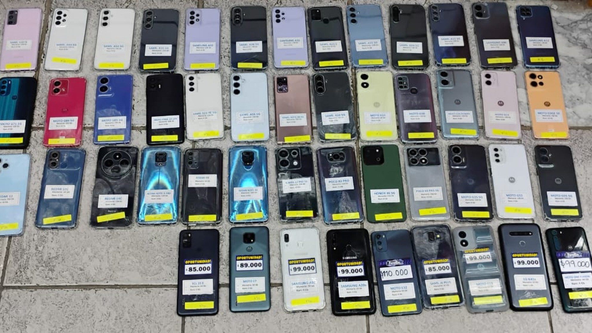 Decomisan celulares durante un control de comercios en Maipú